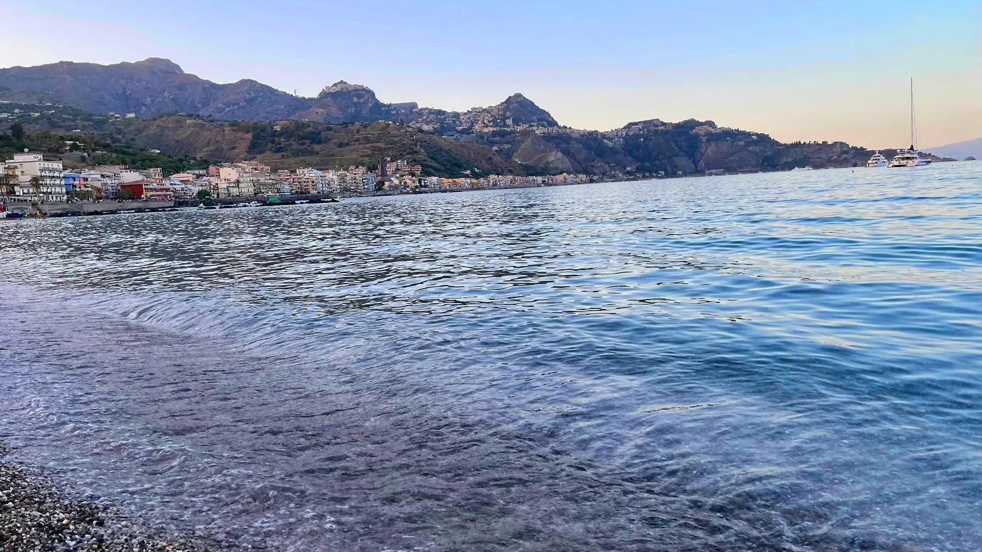 Casa Vacanza Giardini Naxos Taormina Miranaxos location