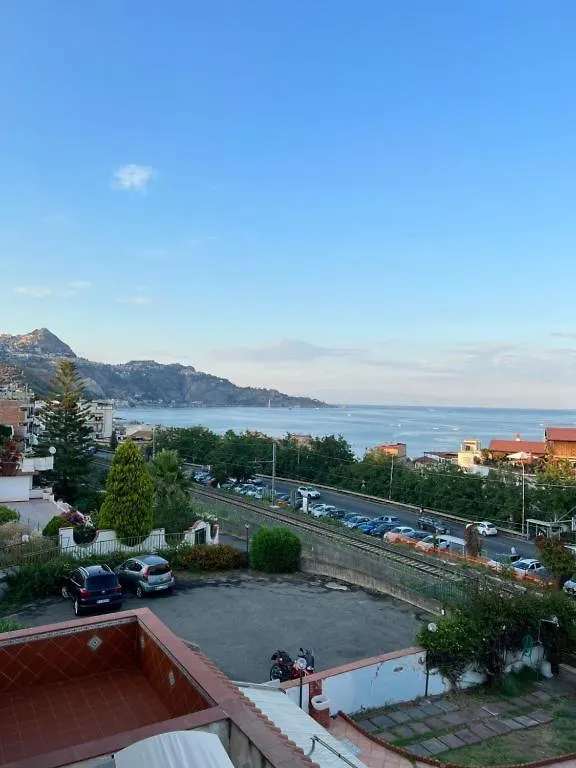 Casa Vacanza Giardini Naxos Taormina Miranaxos Hébergement de vacances