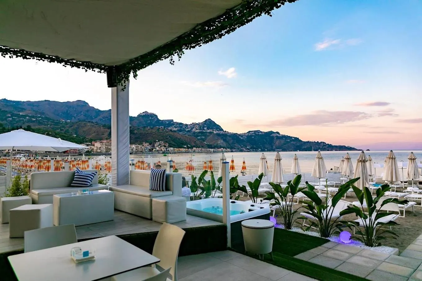 Casa Vacanza Giardini Naxos Taormina Miranaxos
